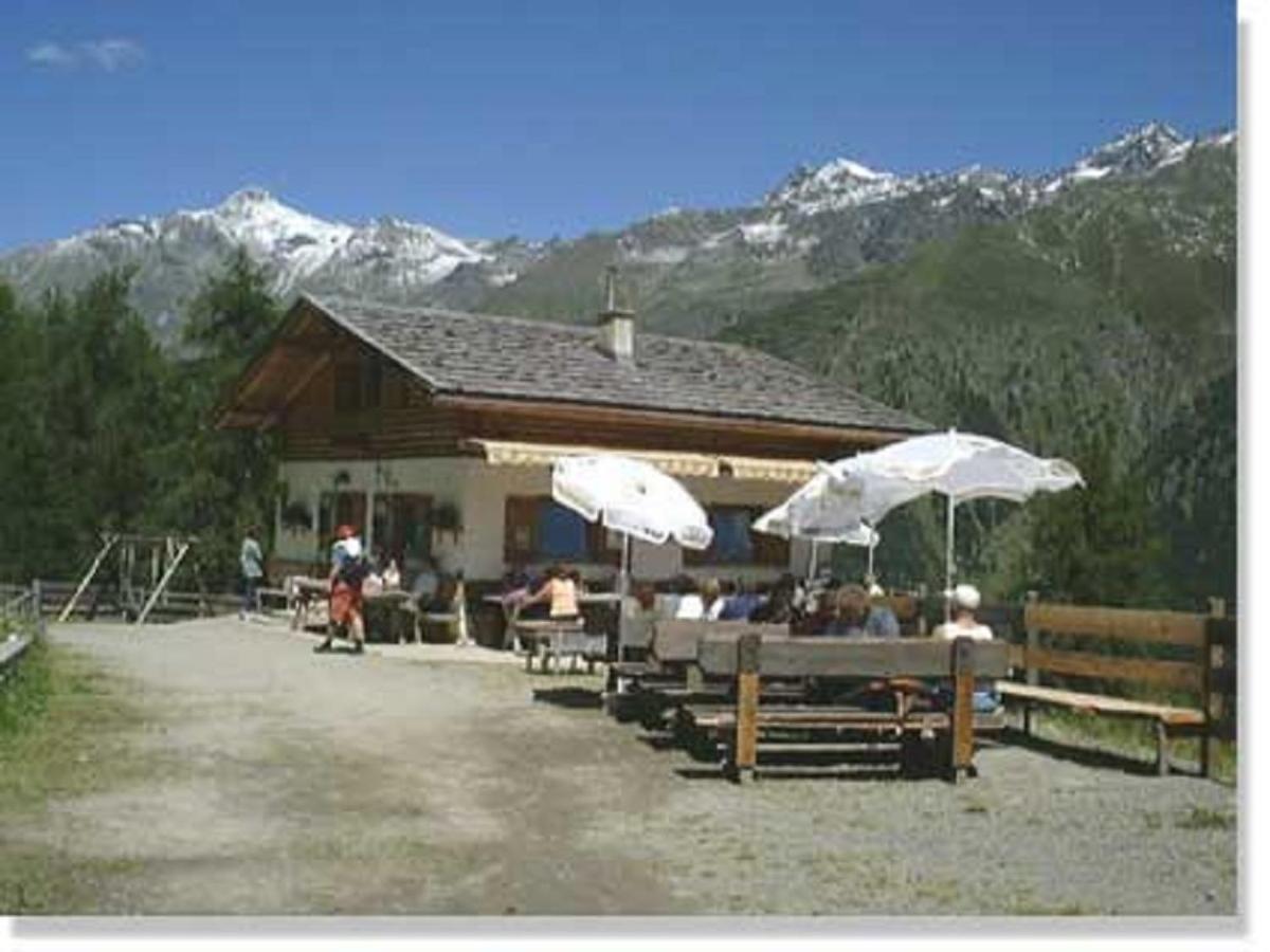 Gasthof Zur Einkehr Sankt Leonhard im Pitztal Esterno foto